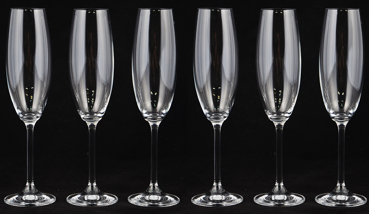Seis flutes de cristal da Bohemia para champagne.