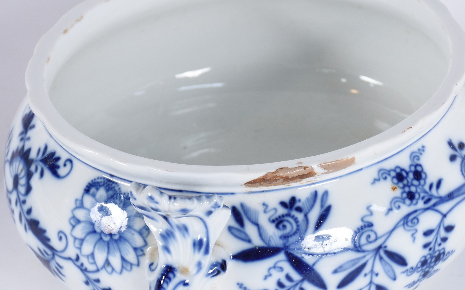 Sopeira em porcelana alemã de Meissen, decoração "cebolinha" em azul... - foto 4 de 7