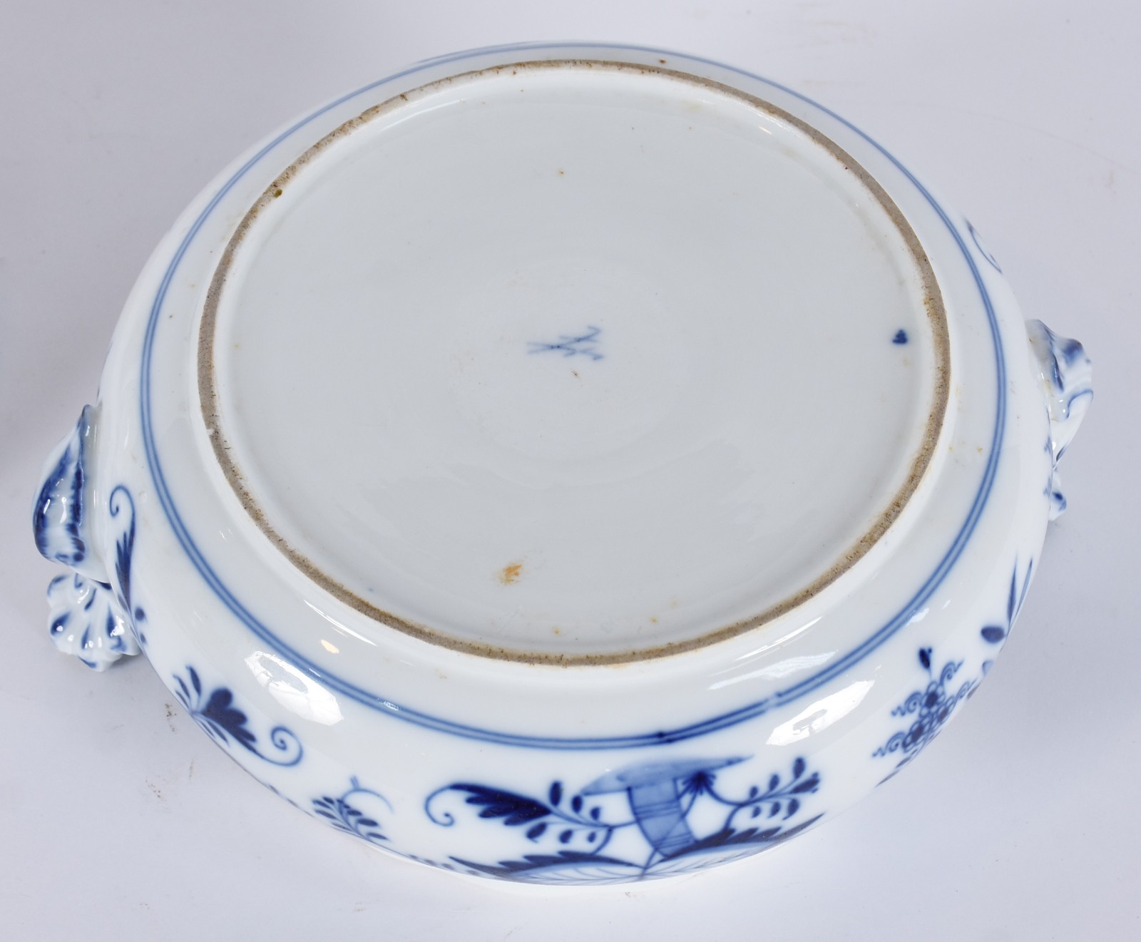 Sopeira em porcelana alemã de Meissen, decoração "cebolinha" em azul... - foto 5 de 7