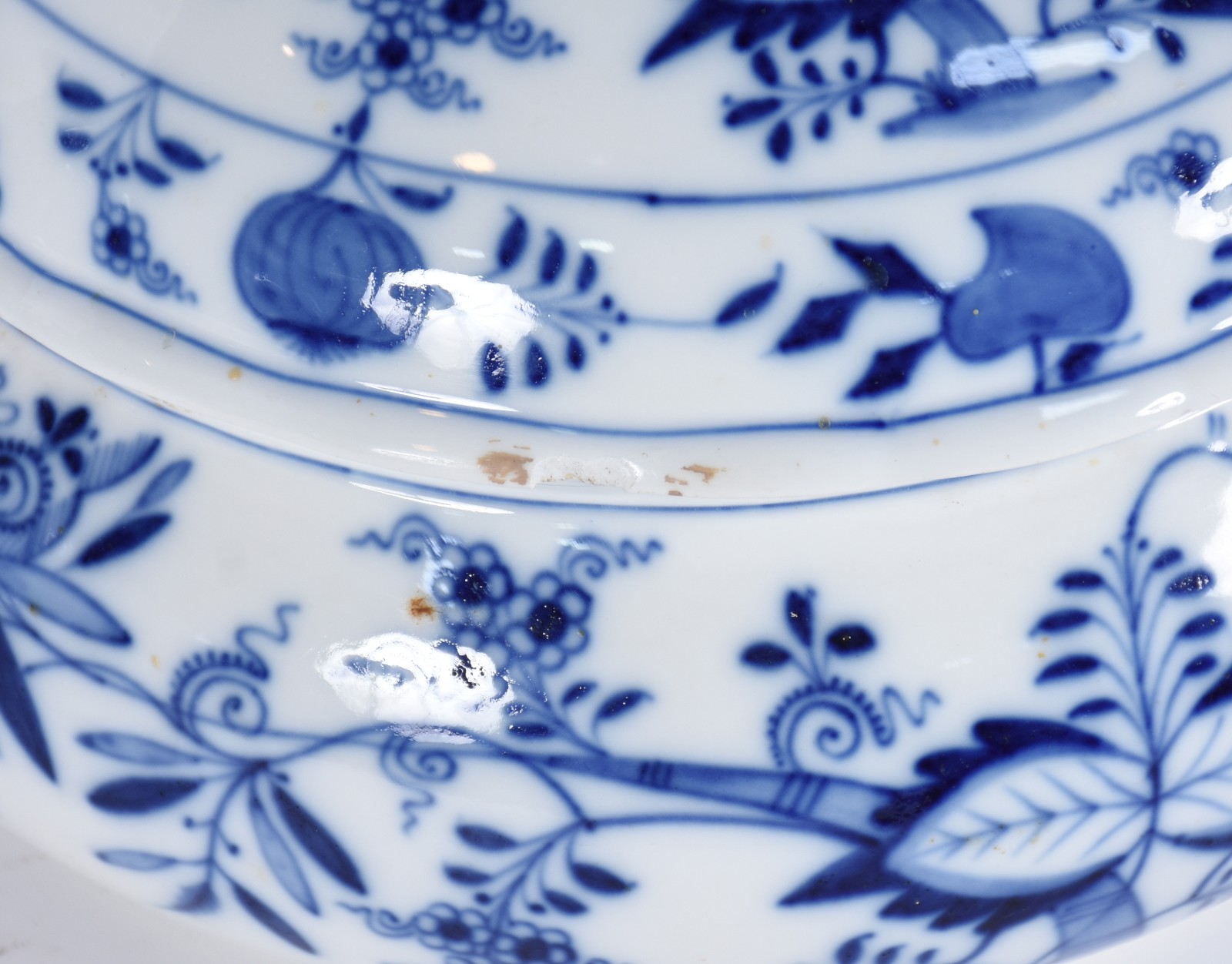Sopeira em porcelana alemã de Meissen, decoração "cebolinha" em azul... - foto 7 de 7