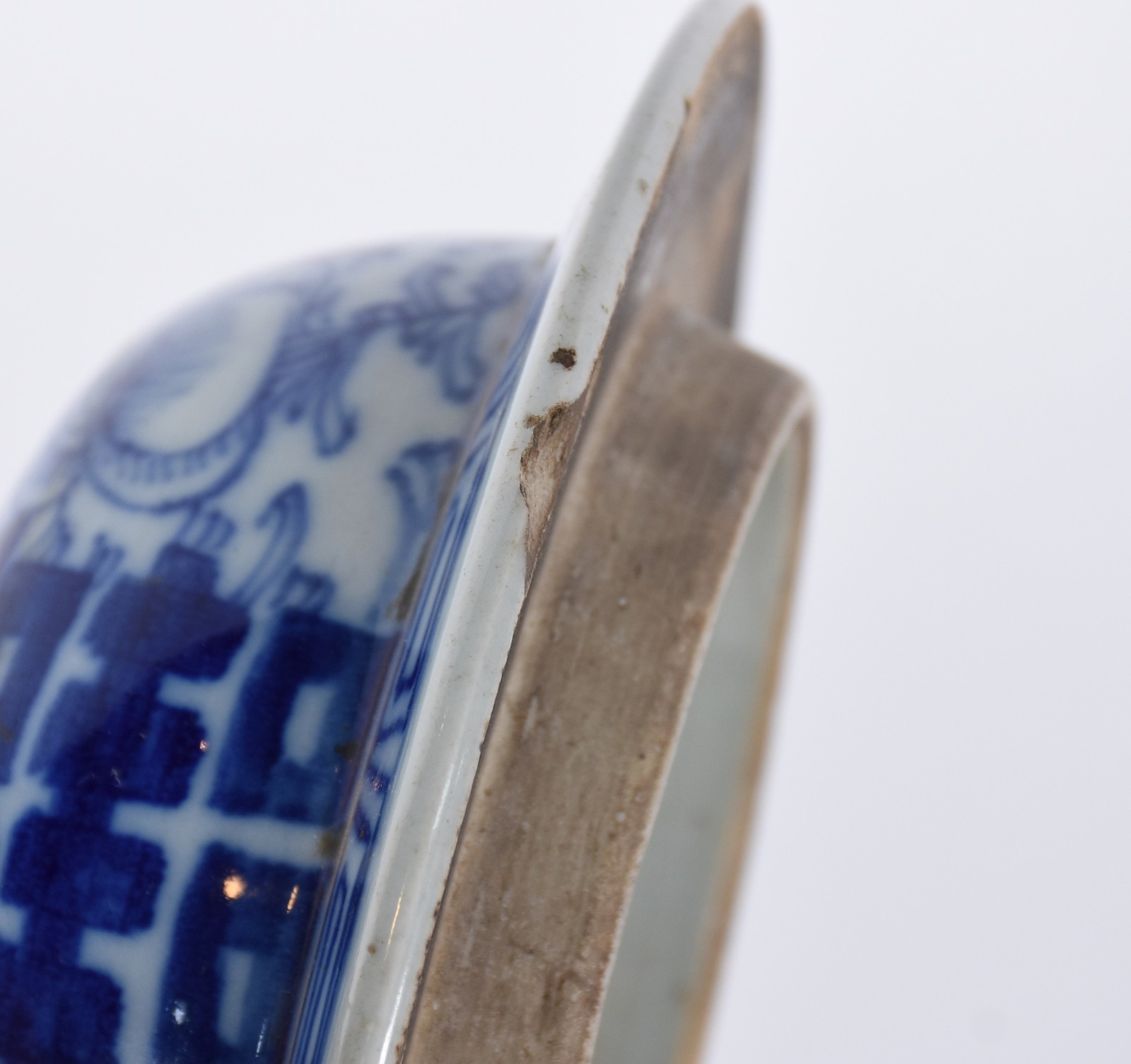 Potiche antigo de porcelana chinesa azul e branca, decorado com... - foto 5 de 6