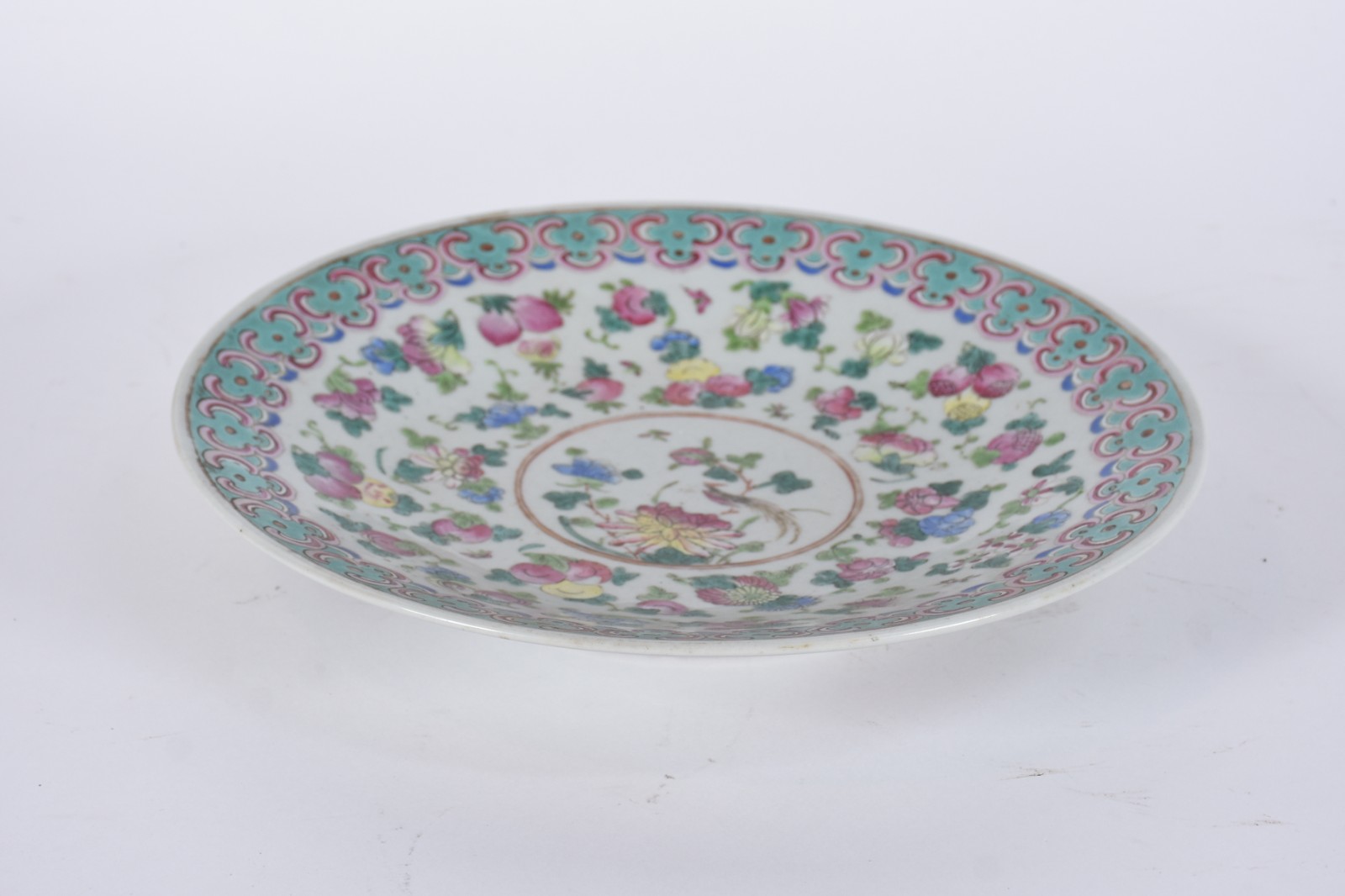 Antigo medalhão de porcelana chinesa policromada, verso com folhagens... - foto 2 de 3