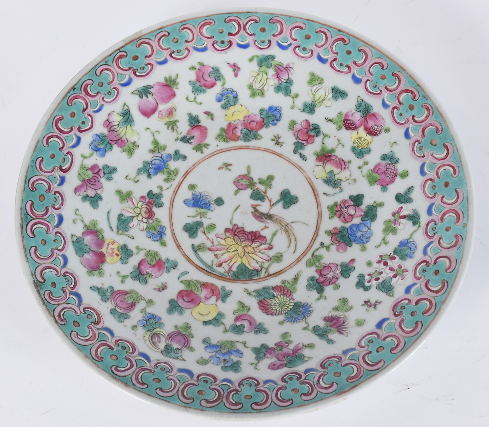Antigo medalhão de porcelana chinesa policromada, verso com folhagens... - foto 1 de 3
