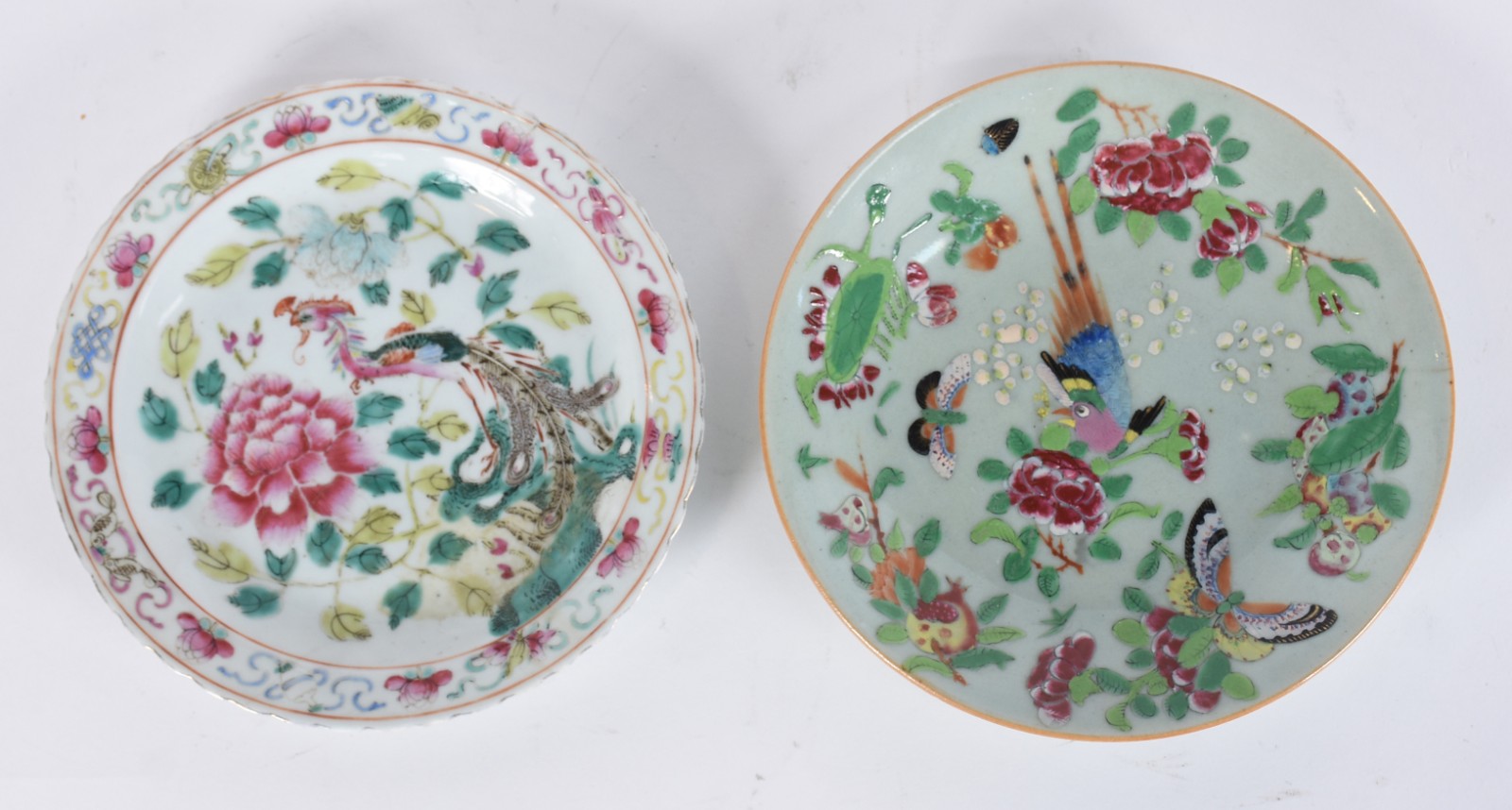 Dois antigos pratos de porcelana chinesa policromados, assinados no... - foto 1 de 7