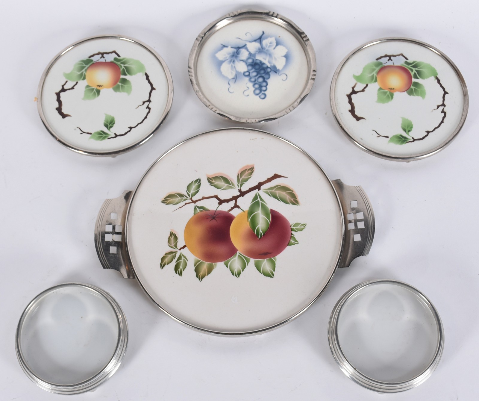 Conjunto com 6 peças de faiança tcheca, sendo bandeja e tres porta... - foto 1 de 5