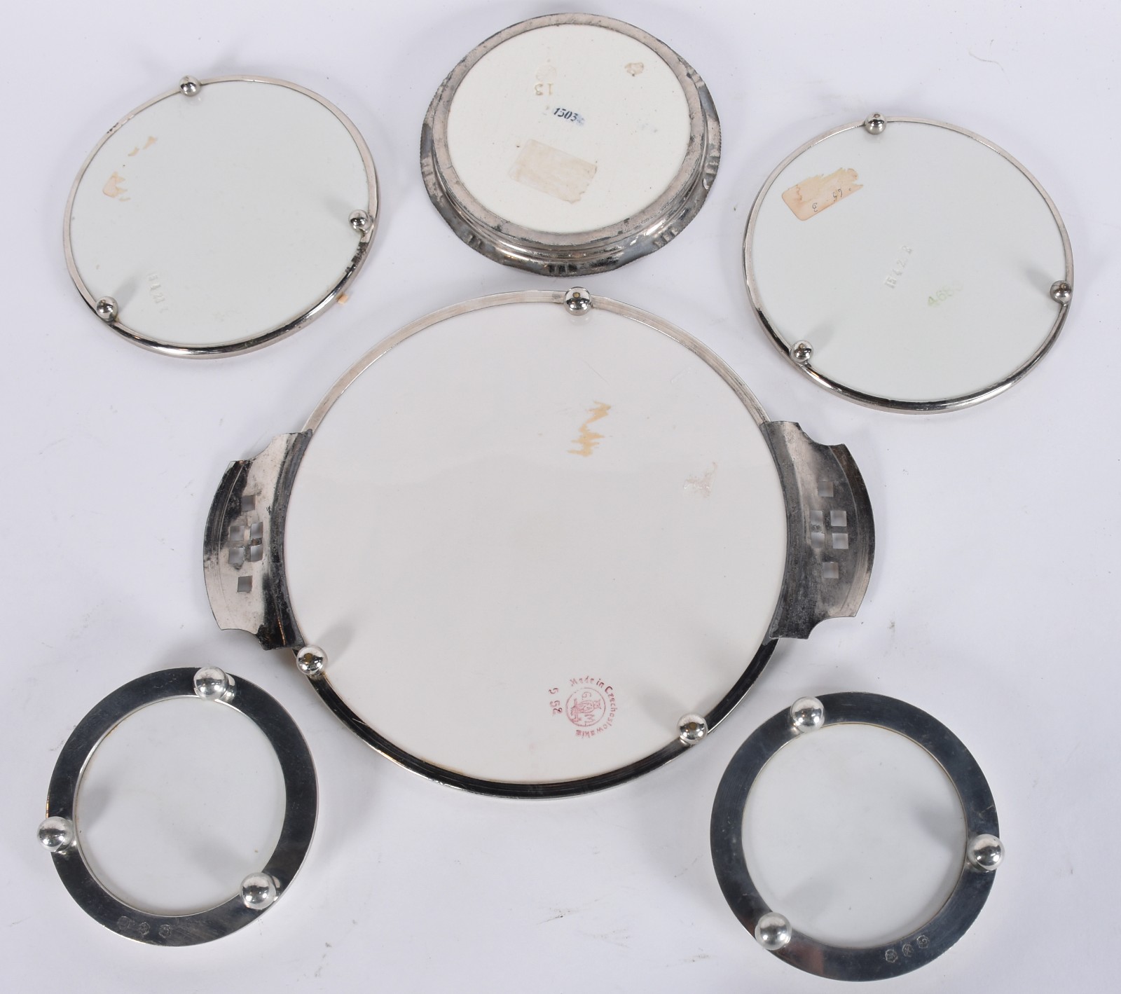 Conjunto com 6 peças de faiança tcheca, sendo bandeja e tres porta... - foto 2 de 5