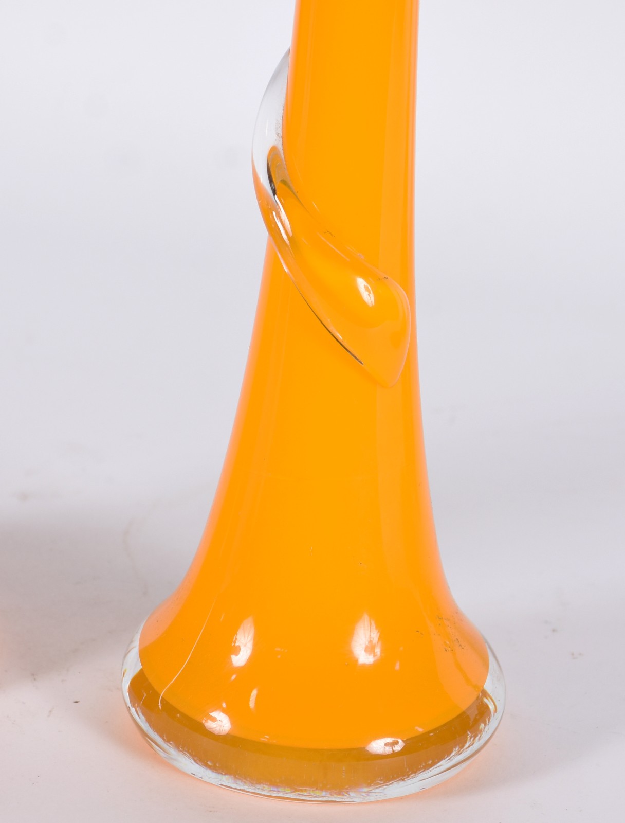 Par de solifleurs de vidro decorativo na cor laranja, detalhe em... - foto 3 de 4