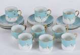 Conjunto de porcelana japonesa azul composto de... - Conjunto de porcelana japonesa azul composto de: 9 xícaras com pires.