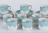 Conjunto de porcelana japonesa azul composto de... - Conjunto de porcelana japonesa azul composto de: 9 xícaras com pires.