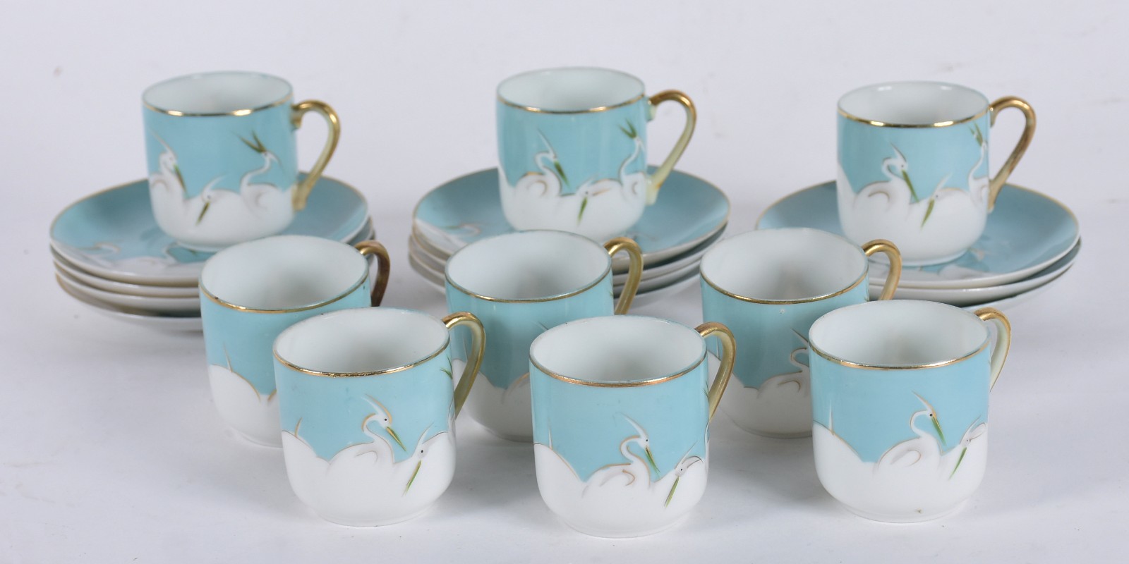 Conjunto de porcelana japonesa azul composto de: 9 xícaras com pires. - foto 2 de 4
