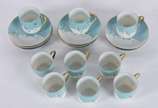 Conjunto de porcelana japonesa azul composto de... - Conjunto de porcelana japonesa azul composto de: 9 xícaras com pires.
