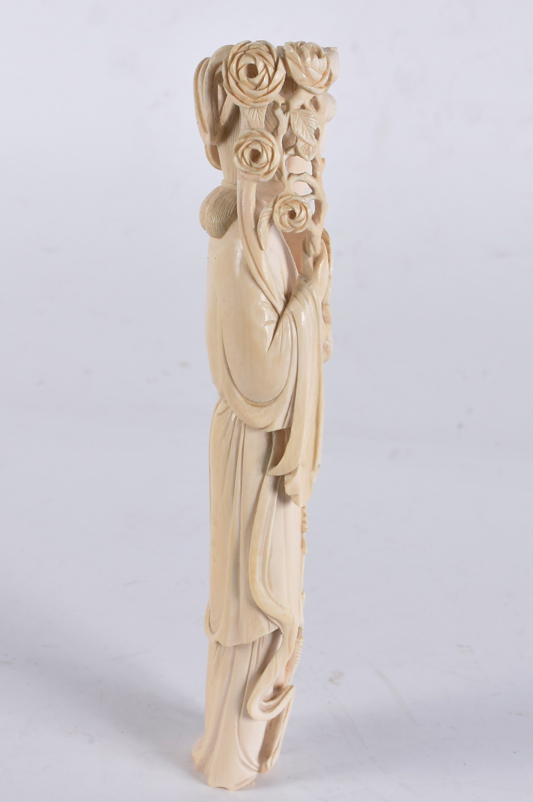 Escultura de marfim representando Gueixa. - foto 4 de 5