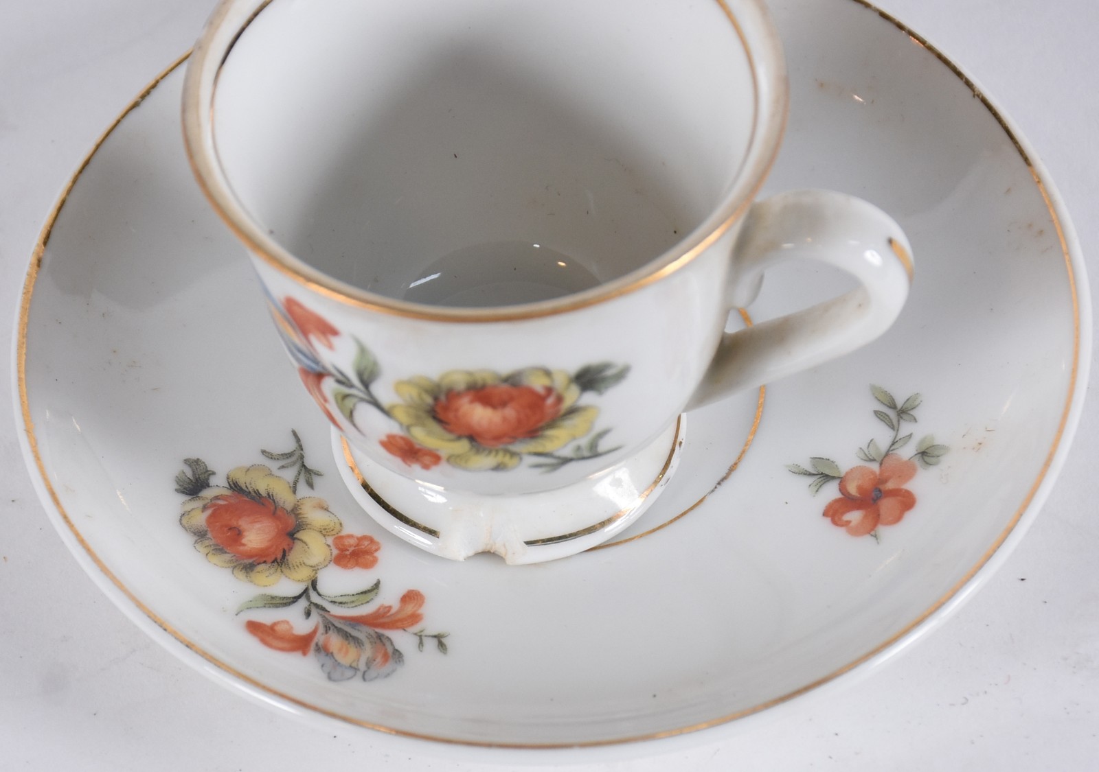Dois conjuntos de porcelana nacional para café, sendo 8 xícaras com... - foto 4 de 6