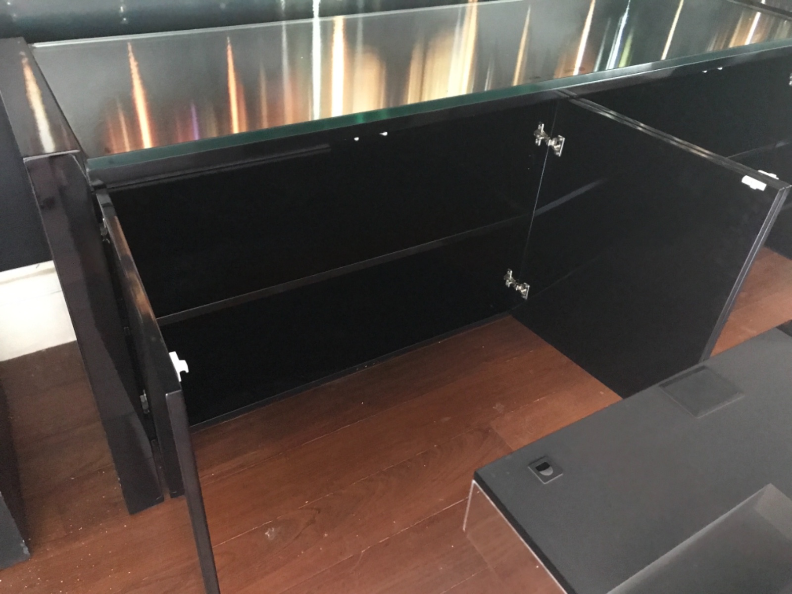 Buffet de lacca negra, design moderno. (Retirada no apartamento em... - foto 6 de 6