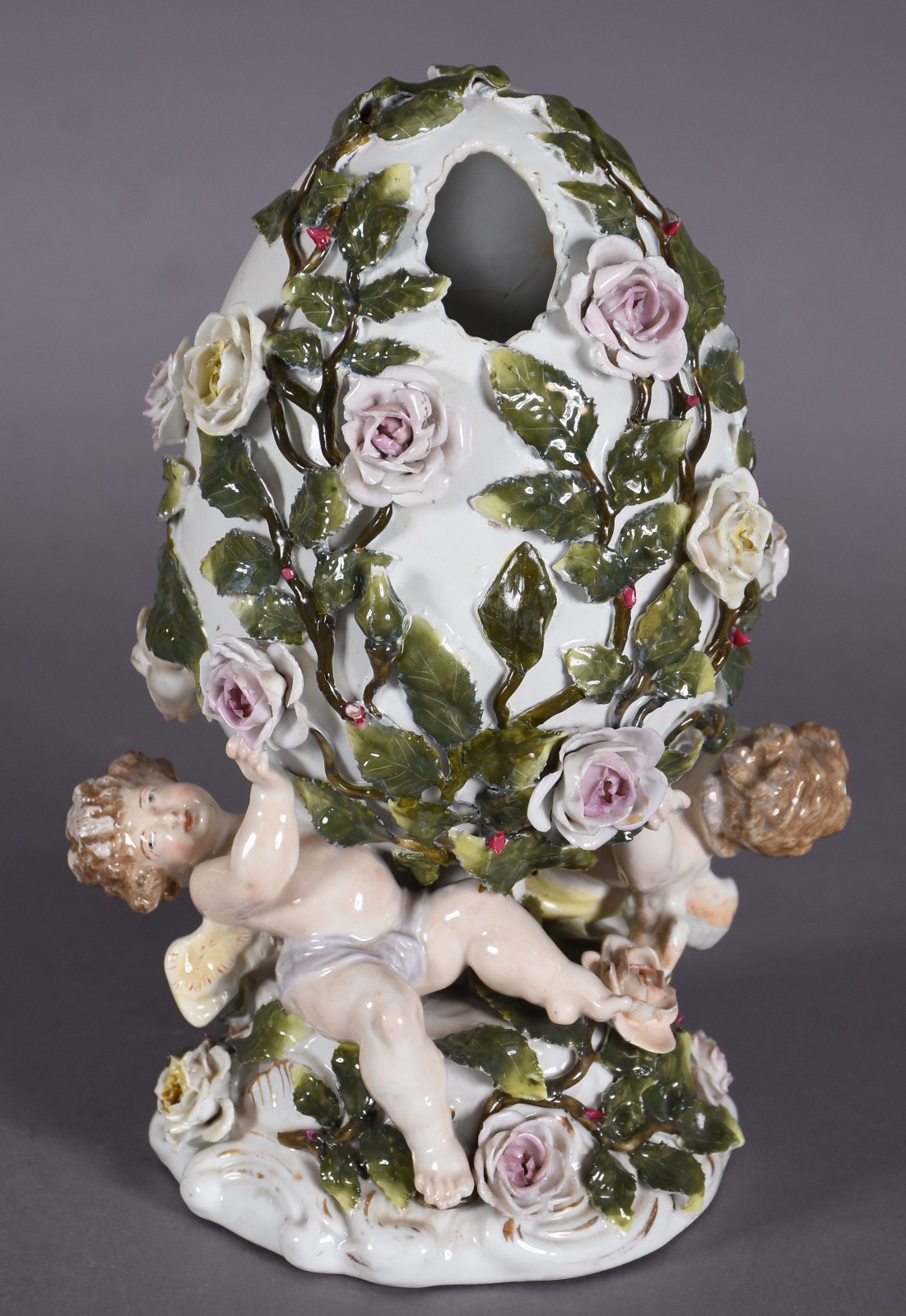 Floreira de porcelana alemã de Meissen, na forma de ovo, ricamente... - foto 2 de 8