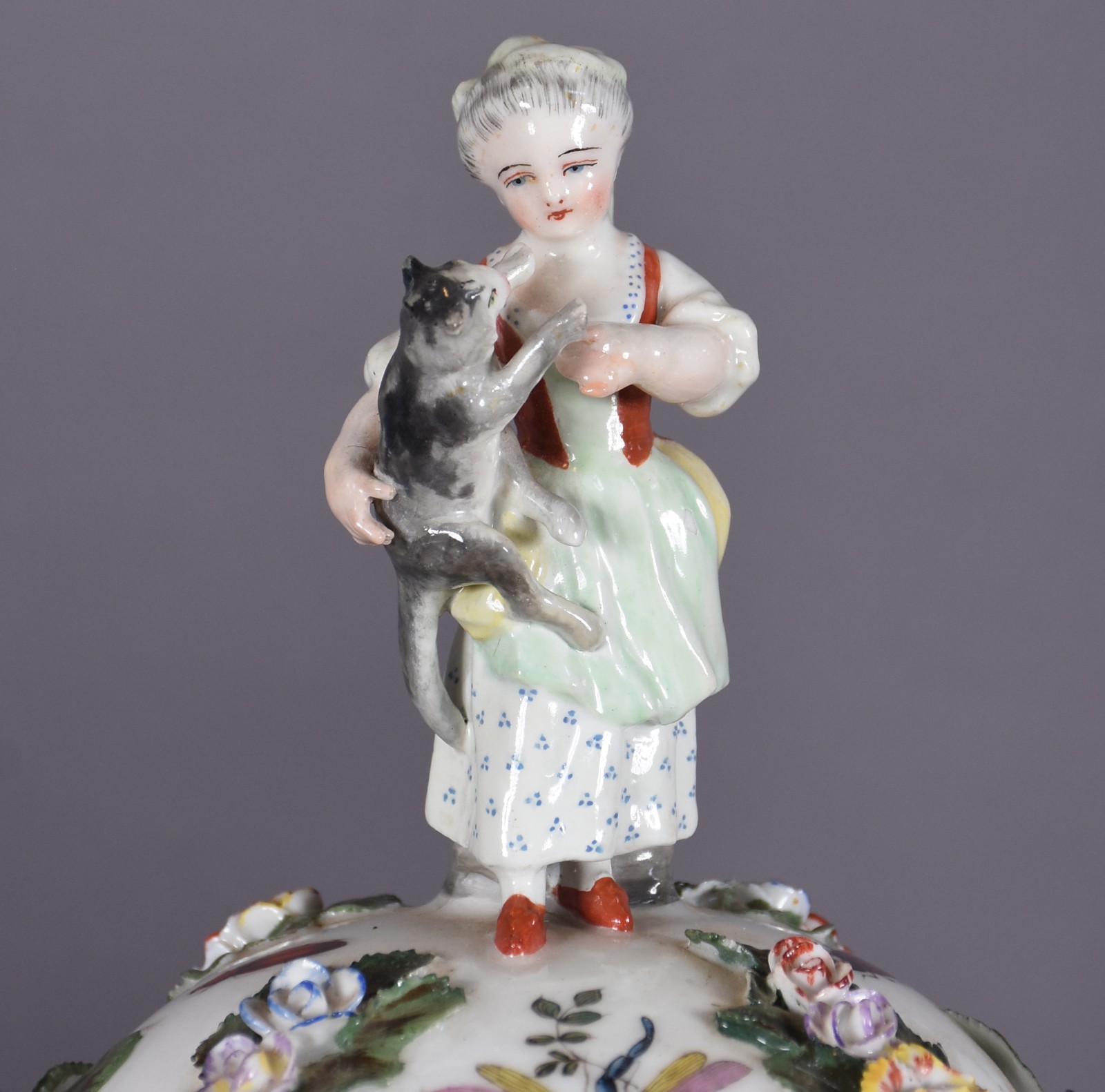 Par de potiches em porcelana alemã de Meissen ricamente decorada com... - foto 3 de 11
