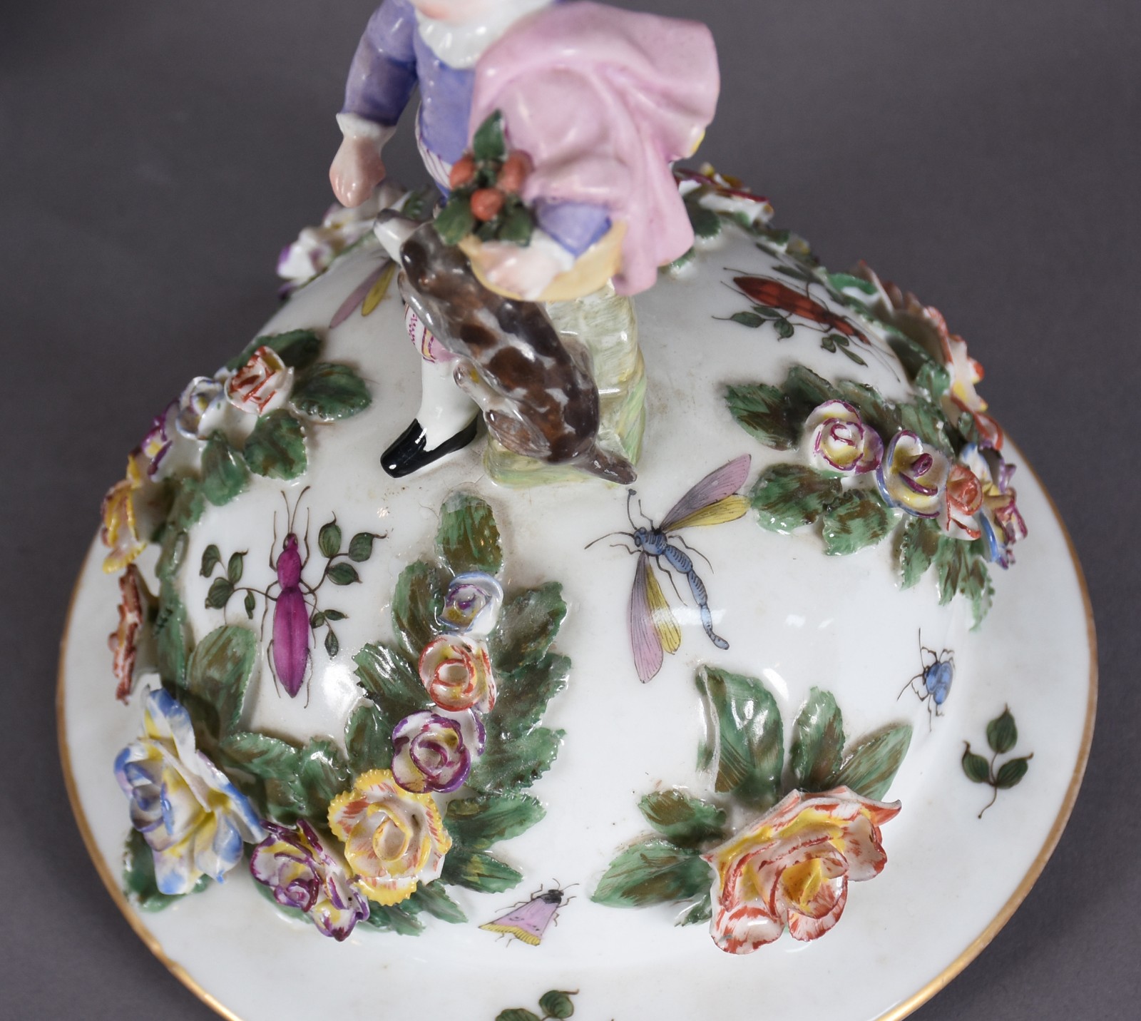 Par de potiches em porcelana alemã de Meissen ricamente decorada com... - foto 8 de 11