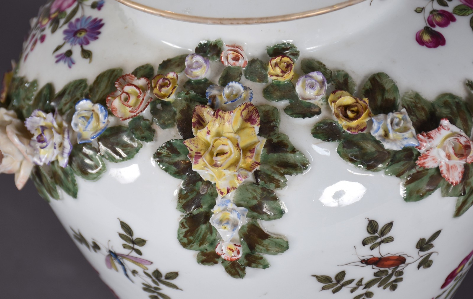 Par de potiches em porcelana alemã de Meissen ricamente decorada com... - foto 9 de 11