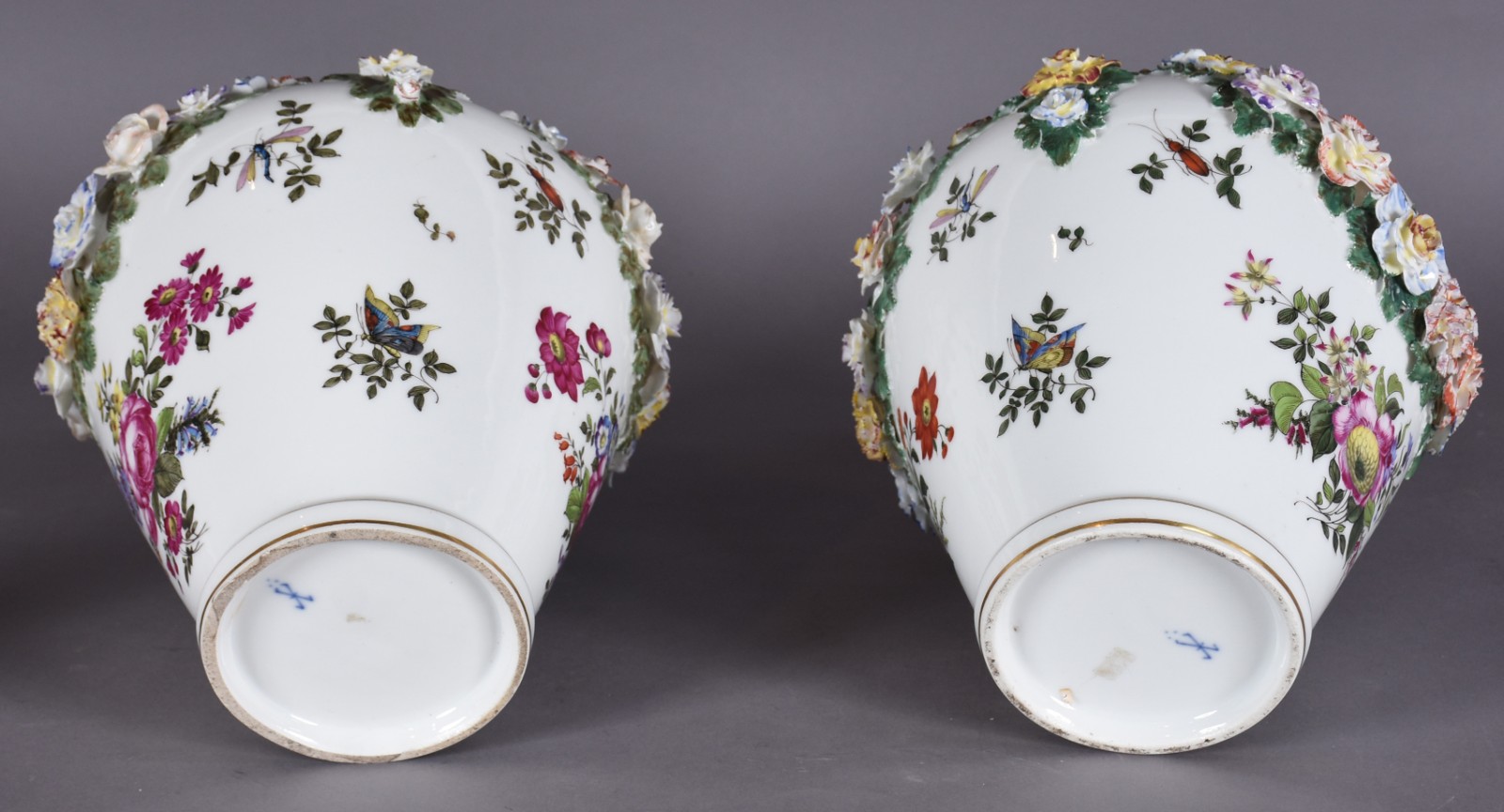 Par de potiches em porcelana alemã de Meissen ricamente decorada com... - foto 10 de 11