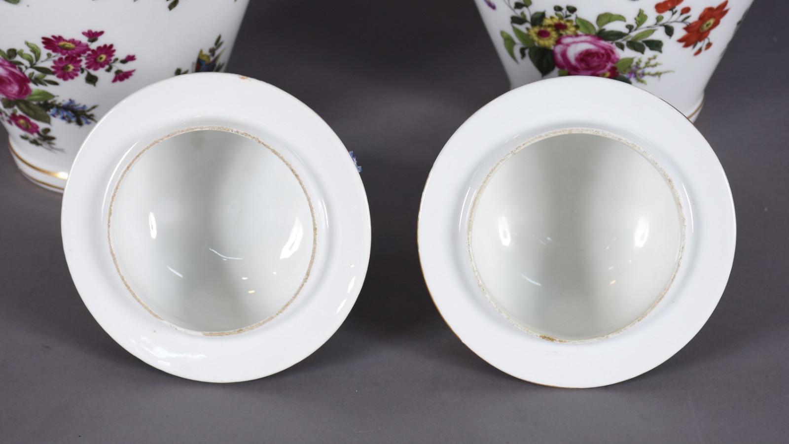 Par de potiches em porcelana alemã de Meissen ricamente decorada com... - foto 11 de 11