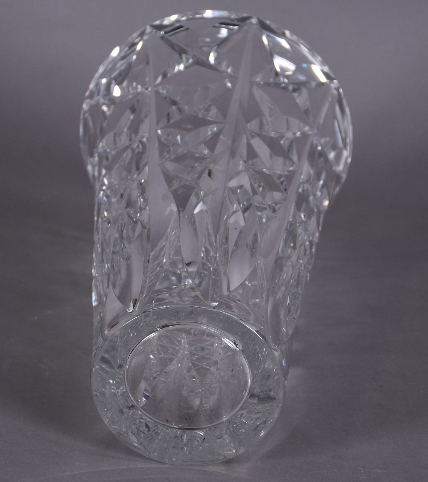 Vaso em cristal frances lapidado Saint Louis. Assinado na base. - foto 3 de 4