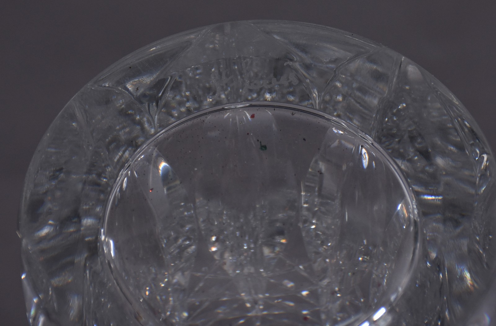 Vaso em cristal frances lapidado Saint Louis. Assinado na base. - foto 4 de 4