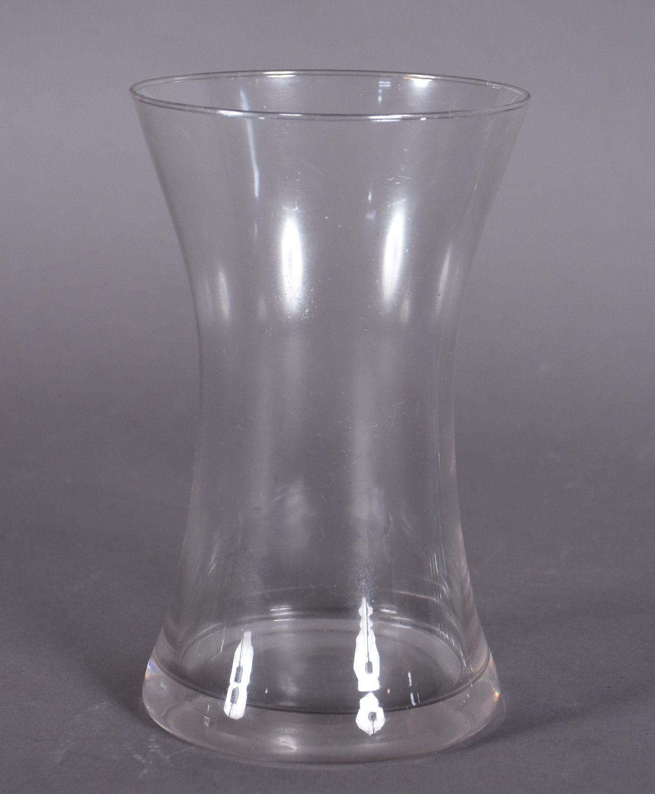 Conjunto composto de: 6 flutes apoiadas em vaso e 20 flutes diversas... - foto 5 de 5