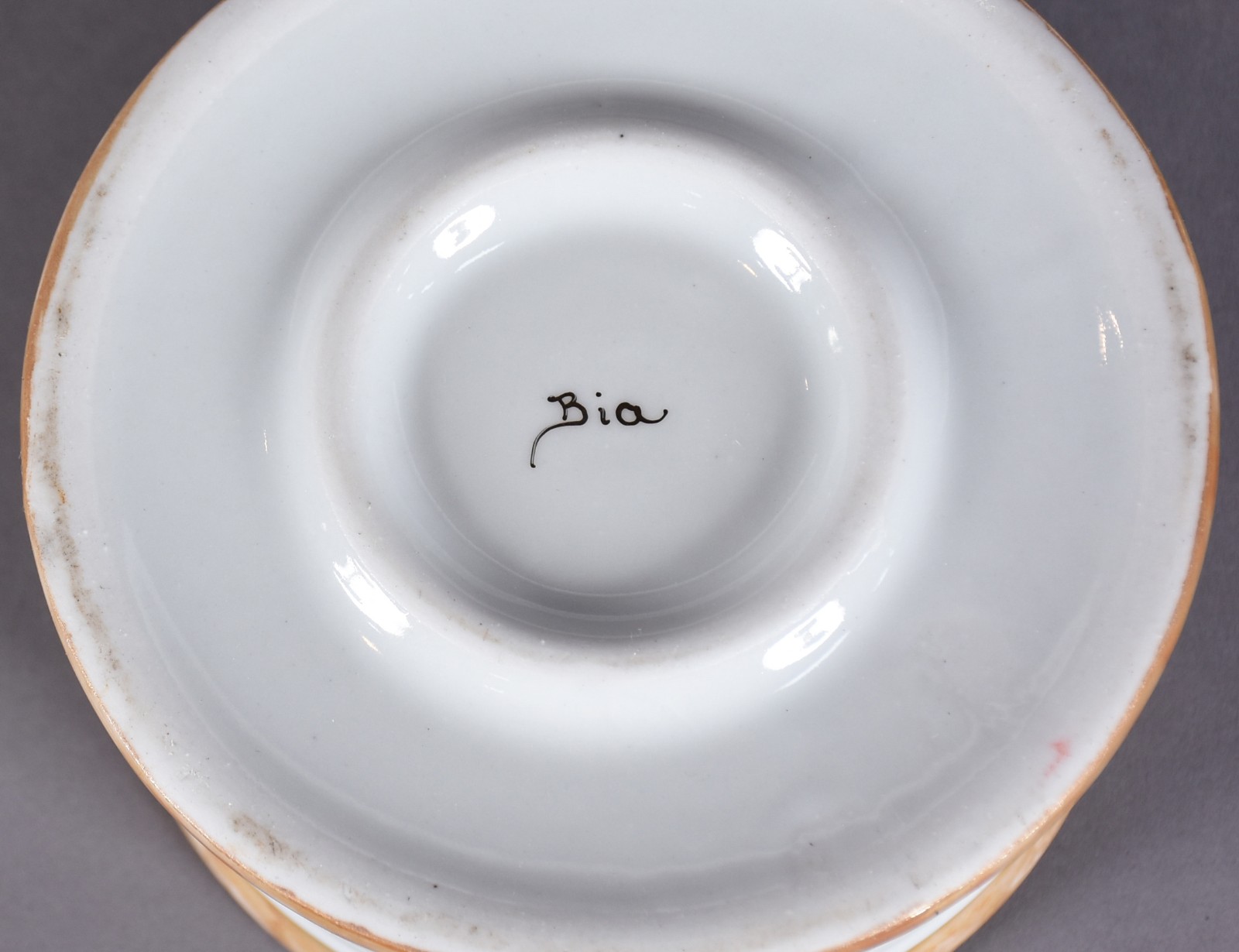 Conjunto de porcelana para bodas de ouro composto de: 2 xícaras de... - foto 8 de 8