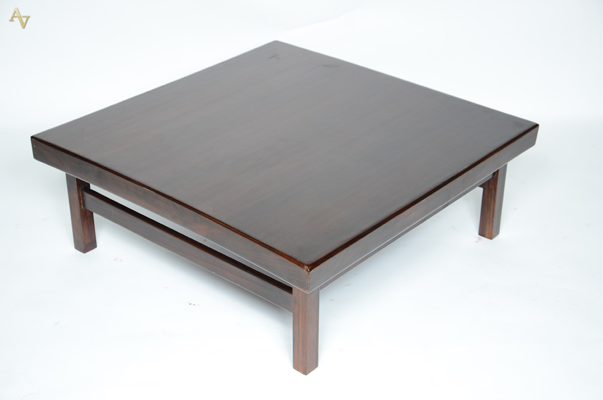 SERGIO RODRIGUES - Mesa de centro de jacarandá medindo 0,85 x 0,85... - foto 1 de 4