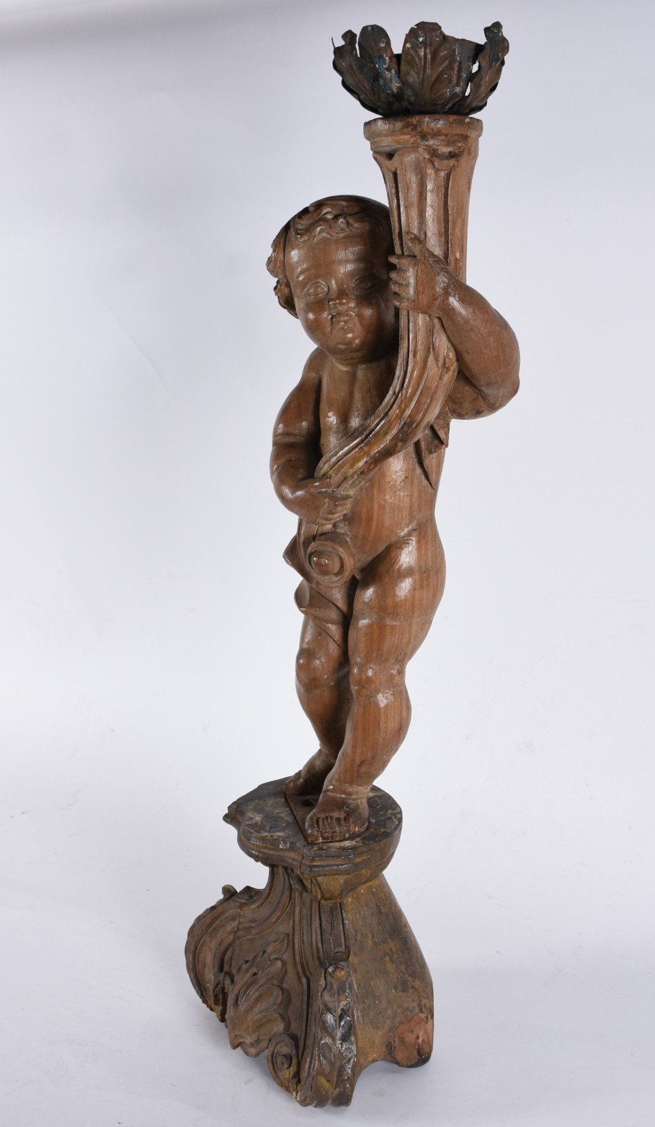 Belíssima e antiga escultura de madeira representando Anjo tocheiro... - foto 3 de 7