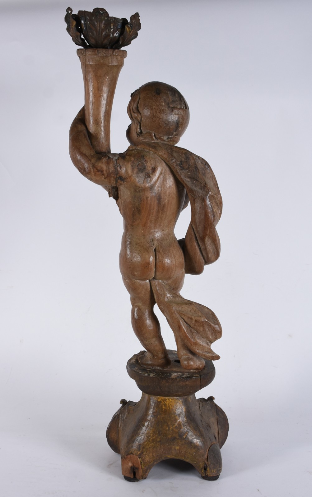Belíssima e antiga escultura de madeira representando Anjo tocheiro... - foto 4 de 7