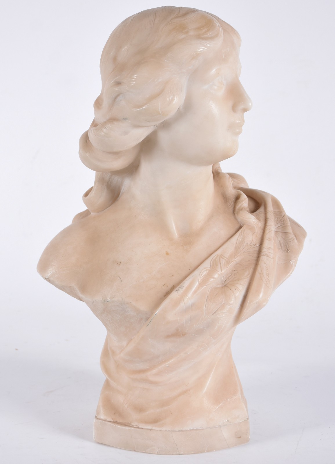 Busto em alabastro representando figura feminina. - foto 4 de 6