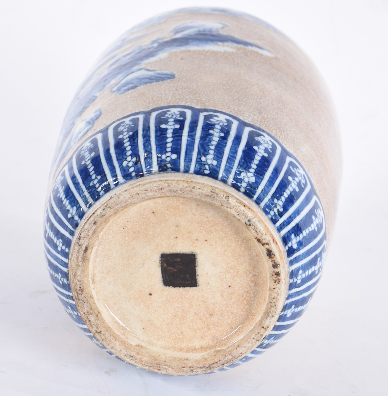 Vaso de porcelana chinesa decorado com barcos e montanhas em esmaltes... - foto 4 de 5