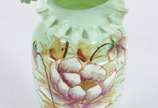 Vaso de opalina verde decorada com flores em po... - Vaso de opalina verde decorada com flores em policromia, borda feitio babado.