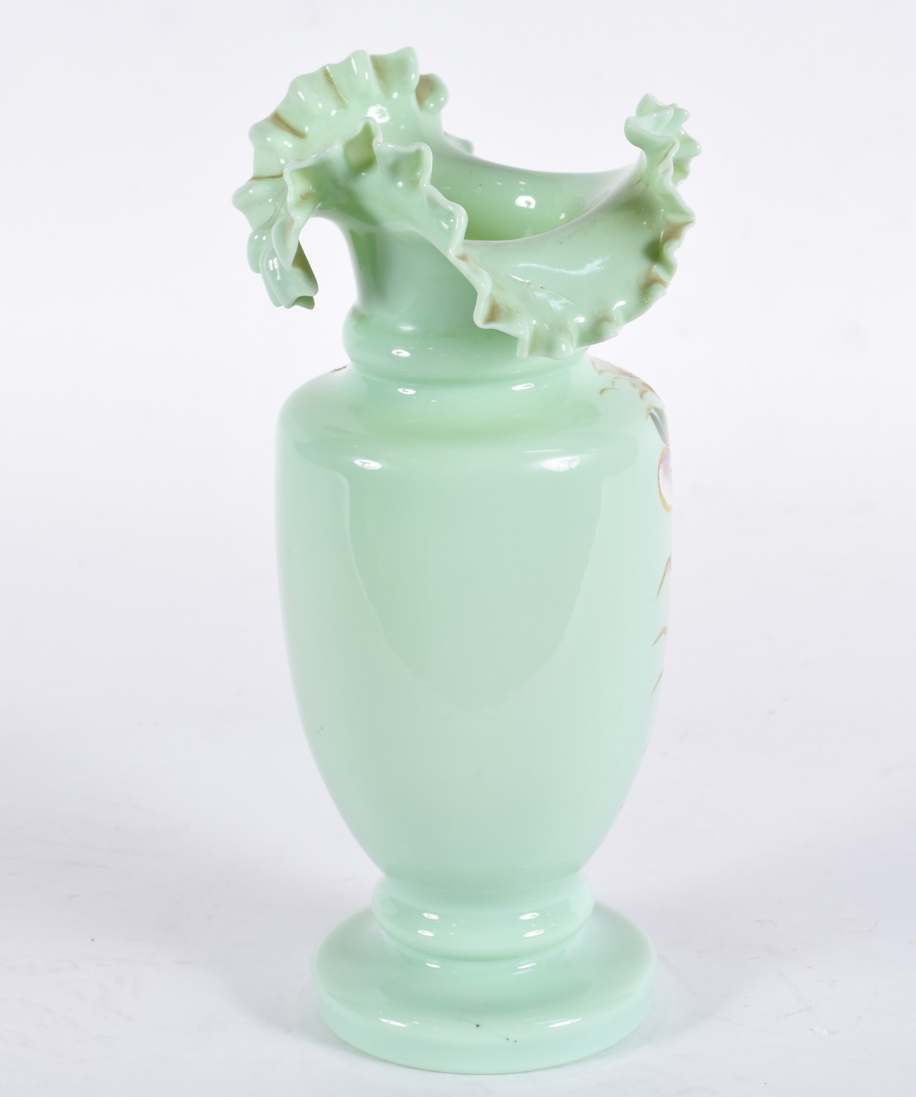 Vaso de opalina verde decorada com flores em policromia, borda feitio... - foto 3 de 4
