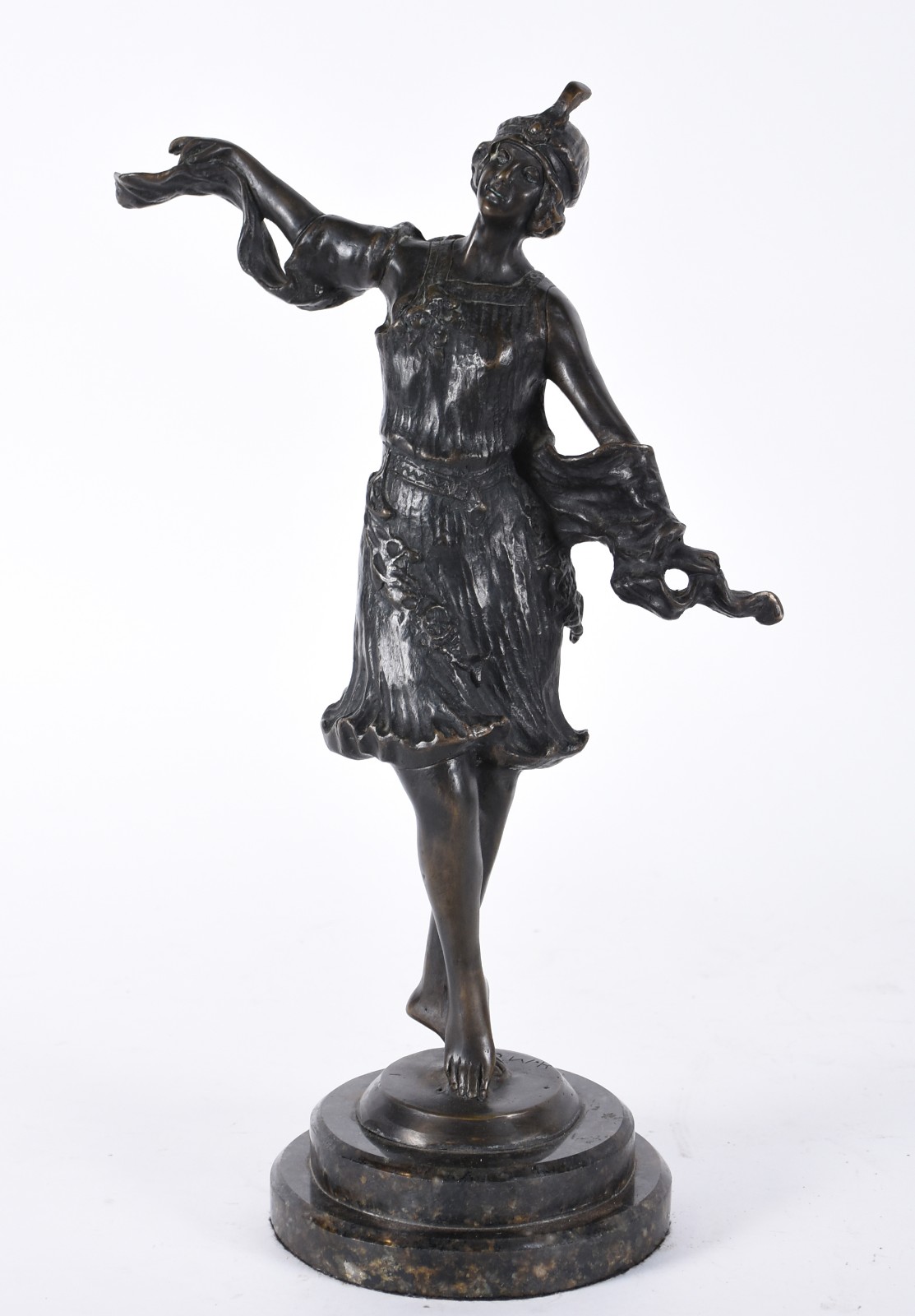 Escultura de metal representando figura feminina, base de mármore... - foto 1 de 4