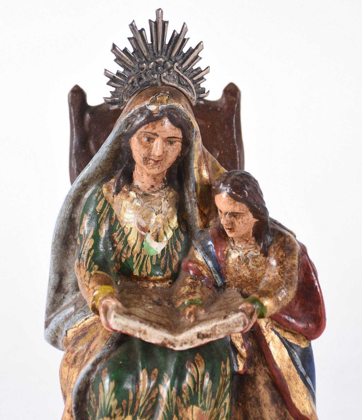 Santana Mestra - Antiga imagem de madeira policromada e resquícios... - foto 2 de 5