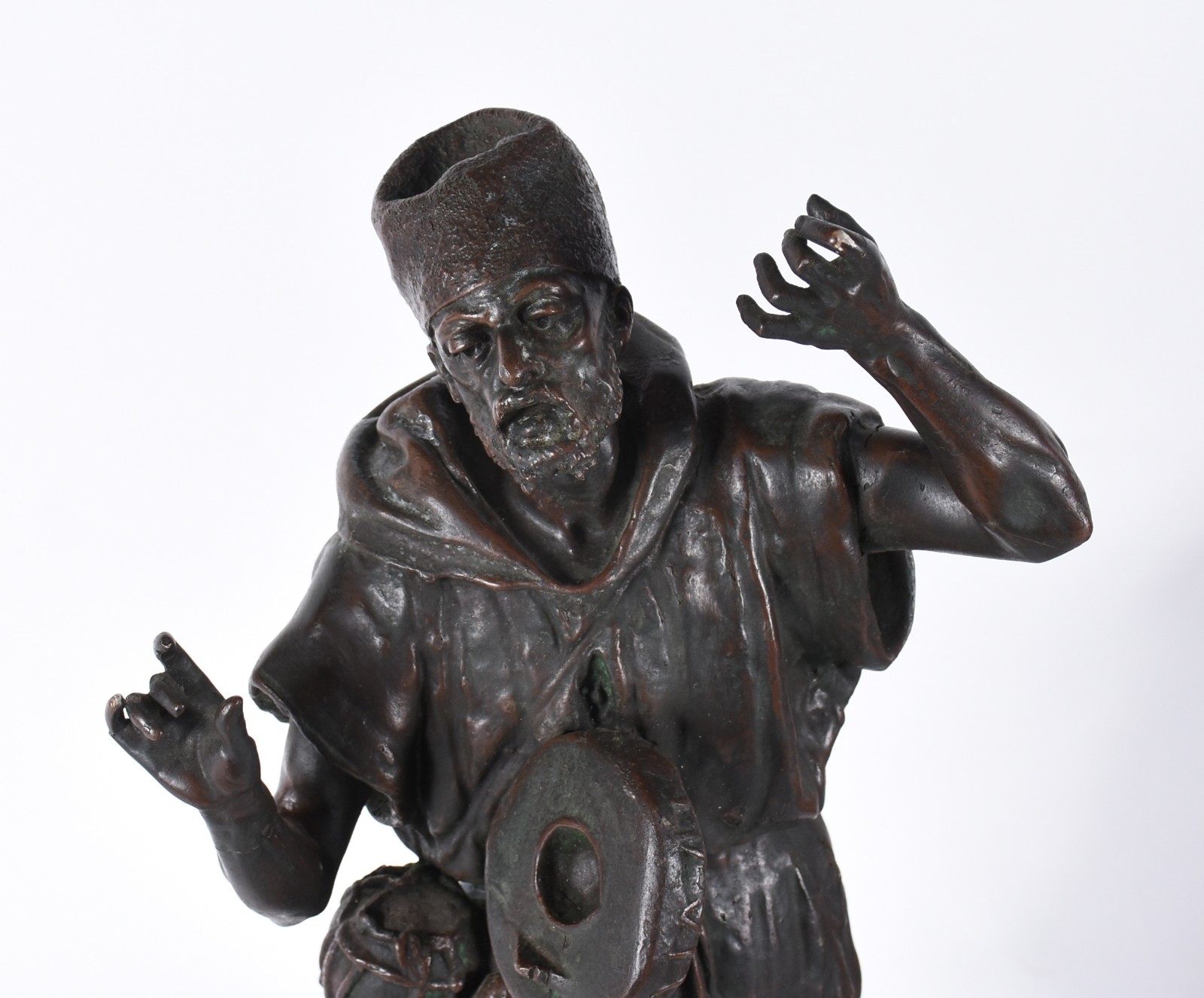 Escultura em petit bronze representando "Comerciante árabe"... - foto 2 de 5