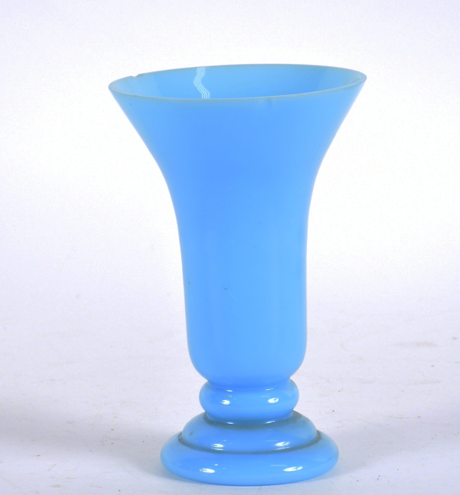 Vaso de opalina azul (bicado na borda). - foto 1 de 7