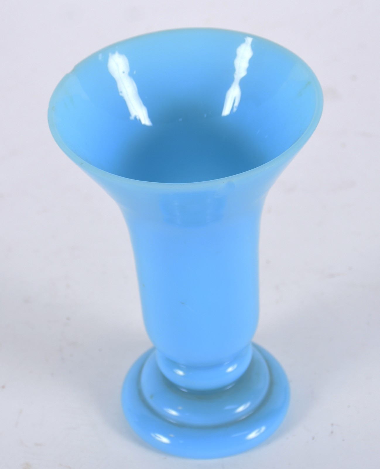 Vaso de opalina azul (bicado na borda). - foto 2 de 7