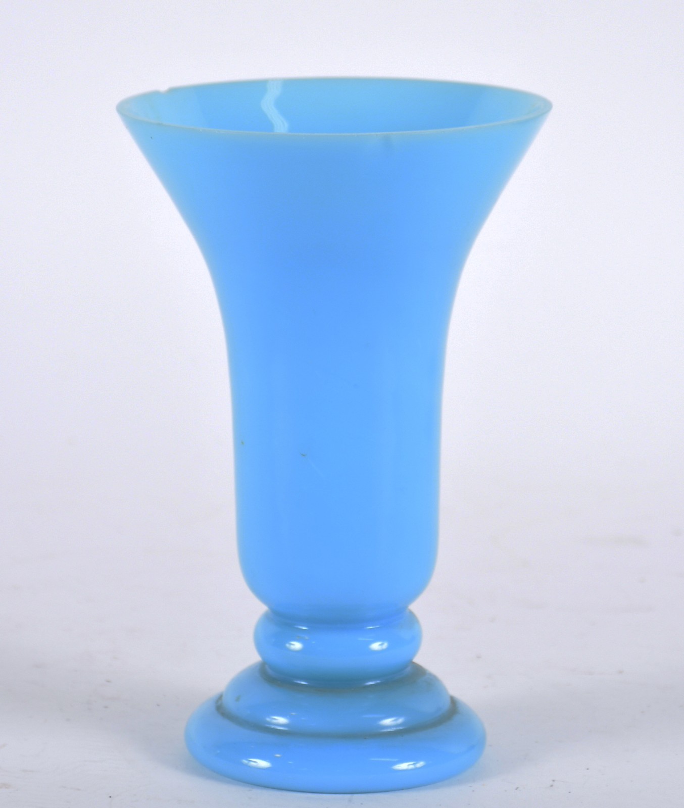 Vaso de opalina azul (bicado na borda). - foto 3 de 7
