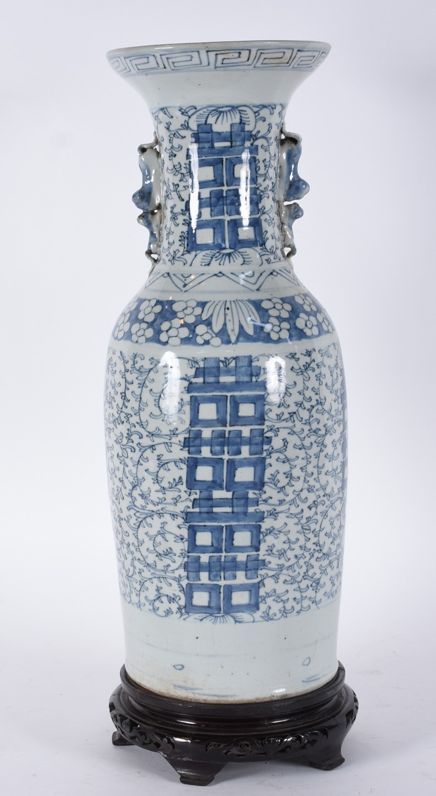 Grande e antigo vaso de porcelana chinesa azul e branca, pegas... - foto 1 de 6