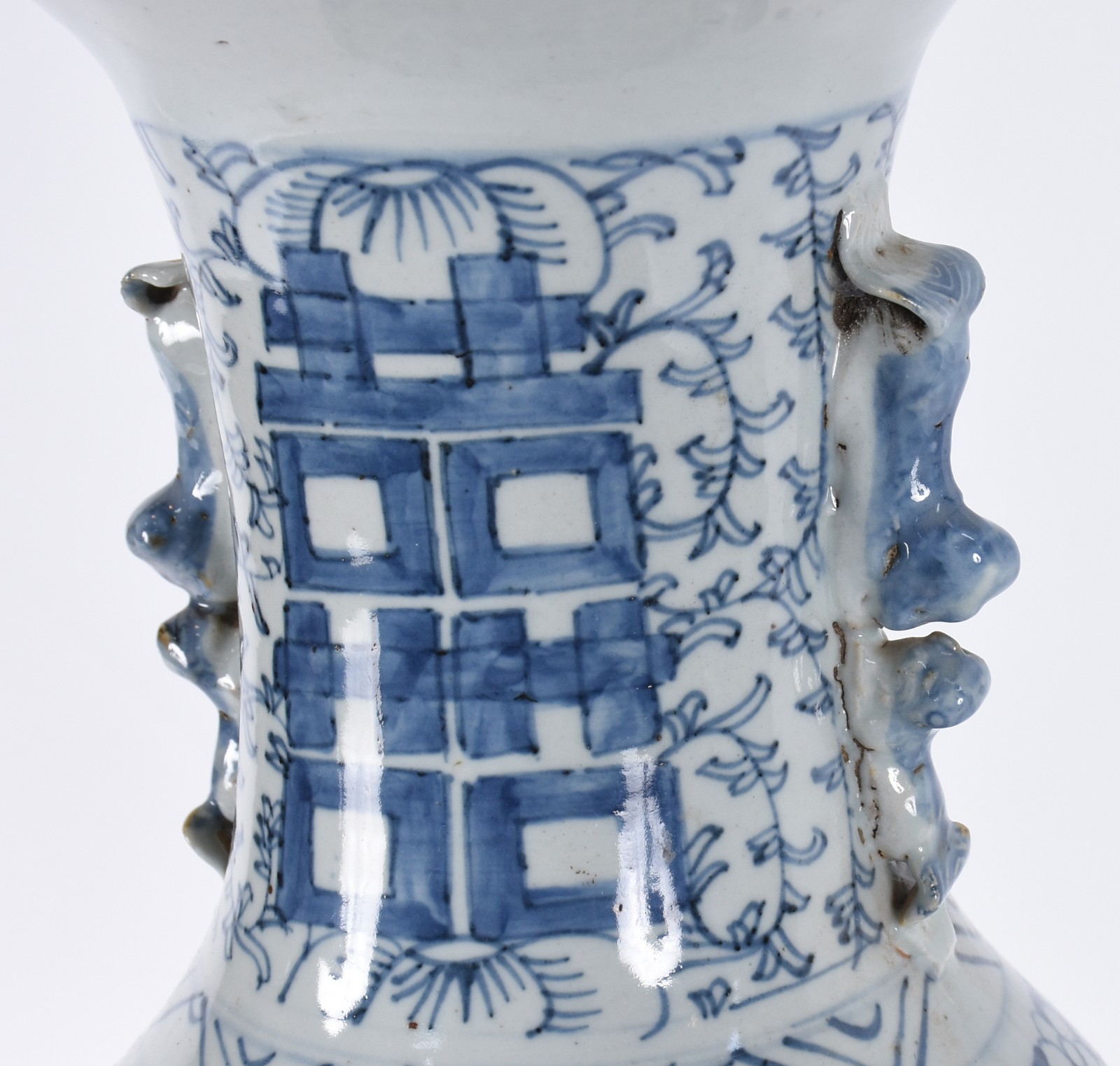 Grande e antigo vaso de porcelana chinesa azul e branca, pegas... - foto 5 de 6