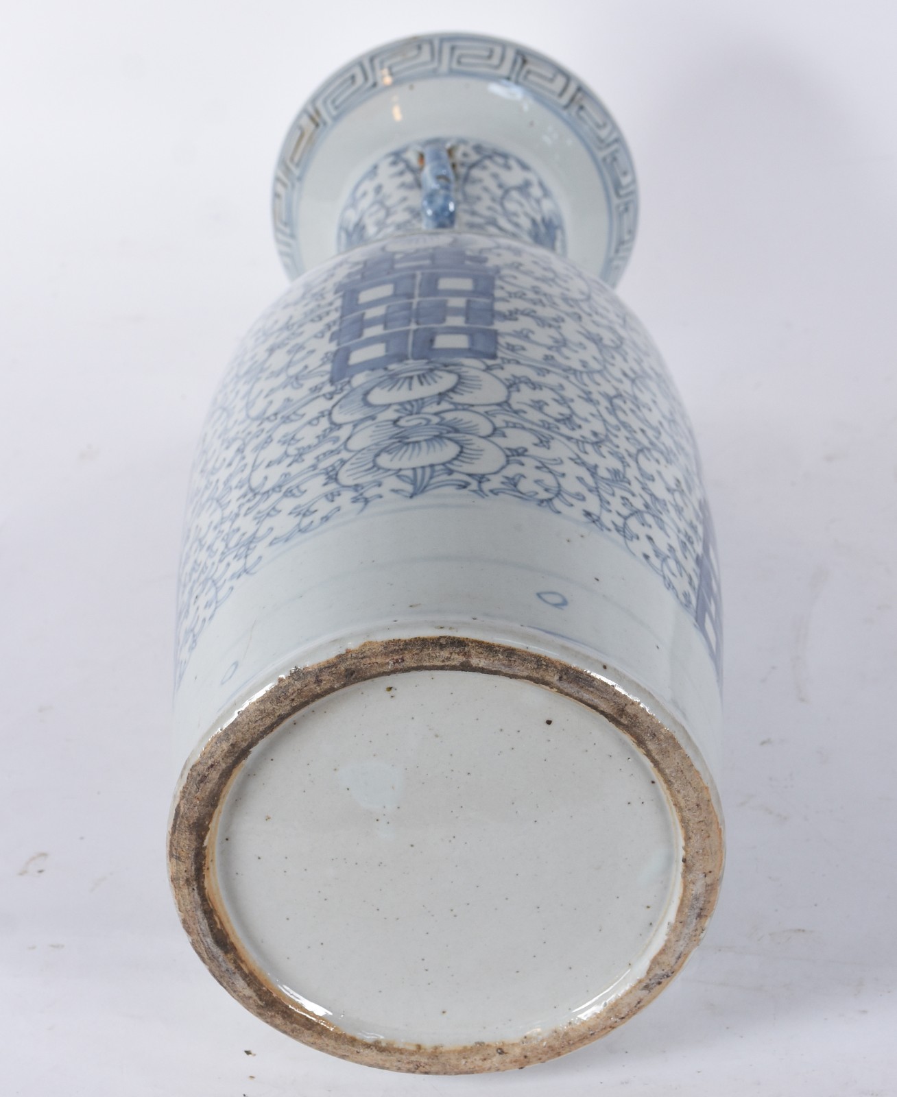 Grande e antigo vaso de porcelana chinesa azul e branca, pegas... - foto 6 de 6