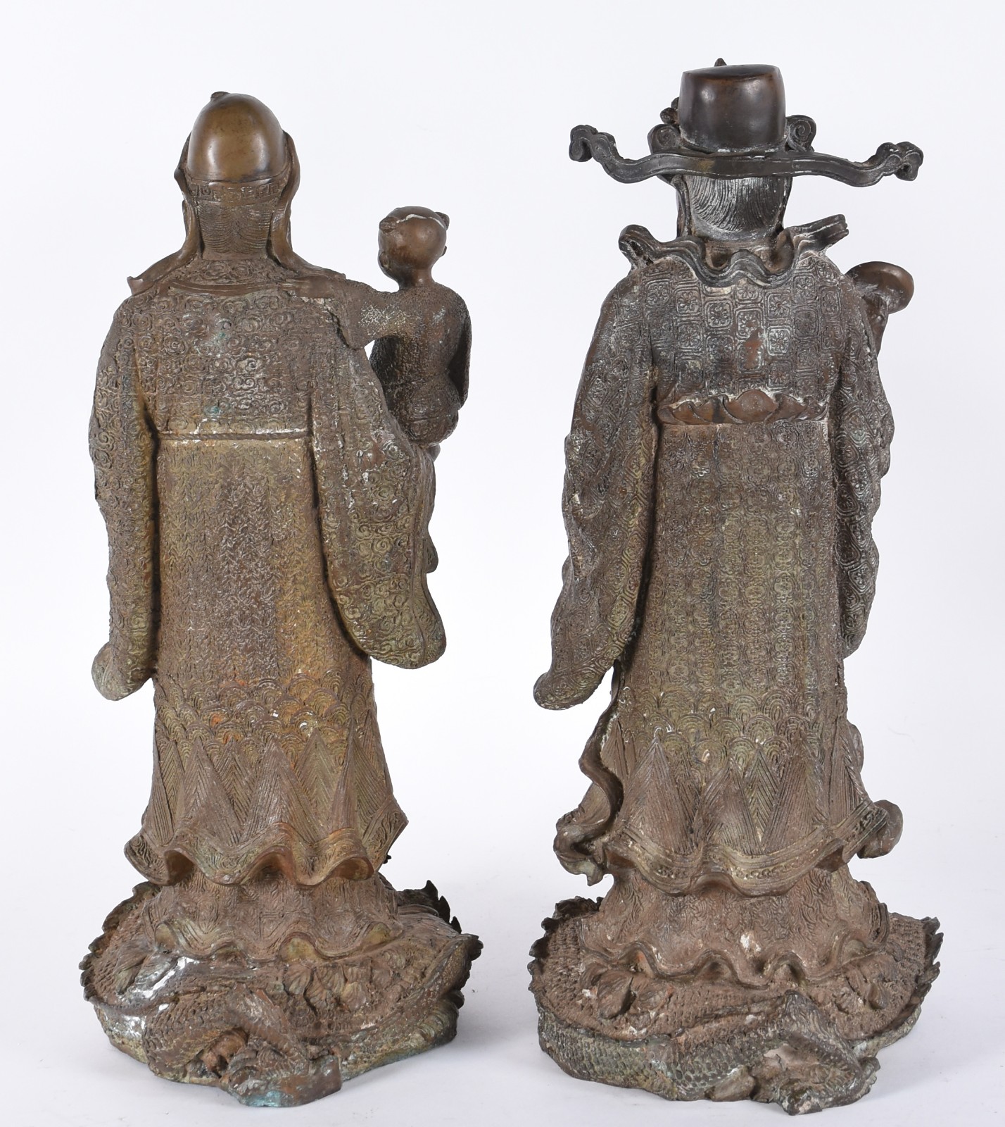 Par de antigos imperadores chineses sobre dragões em bronze ricamente... - foto 5 de 8