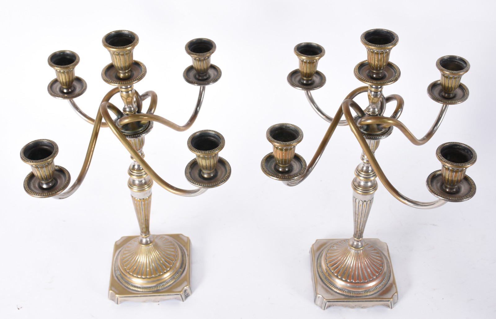 Par de candelabros para 5 velas (metal com desgastes). - foto 2 de 6