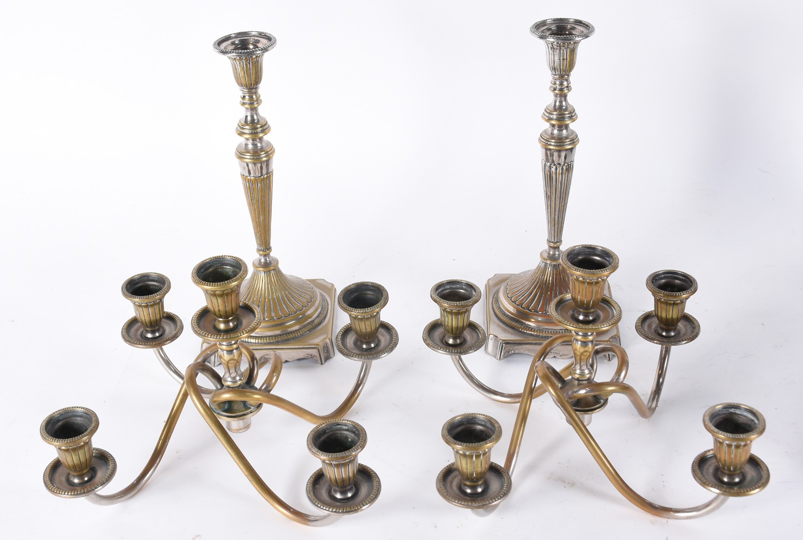 Par de candelabros para 5 velas (metal com desgastes). - foto 4 de 6