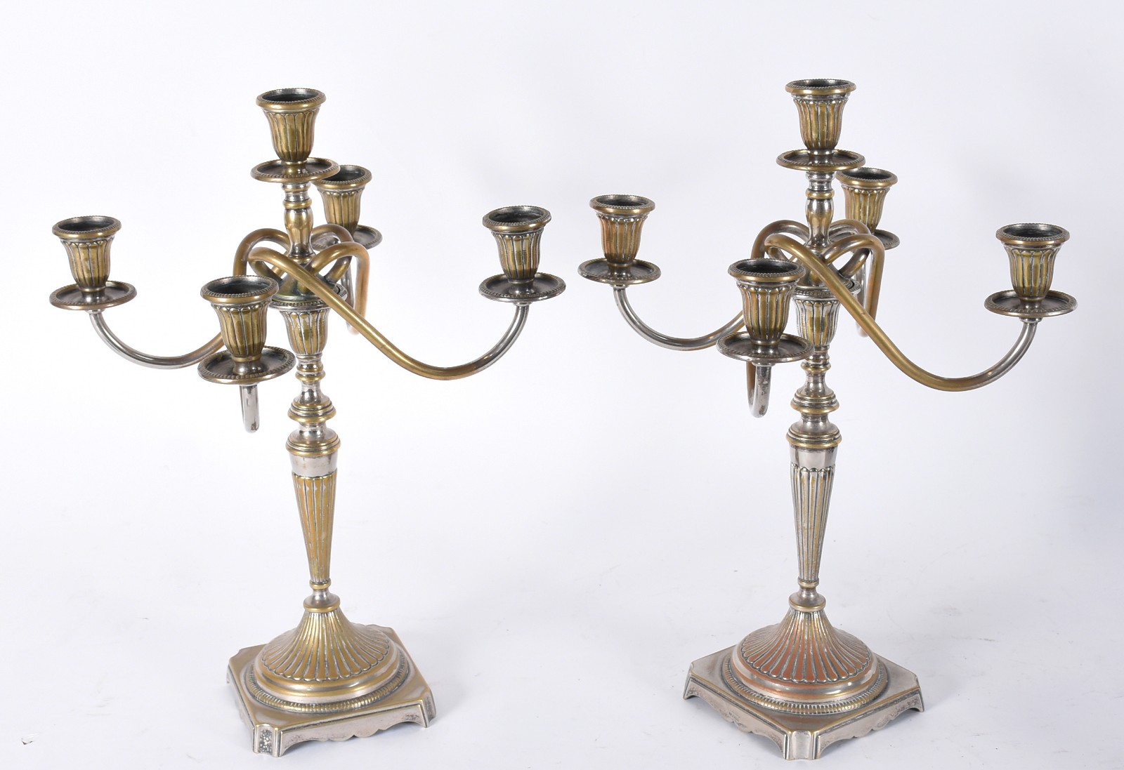 Par de candelabros para 5 velas (metal com desgastes). - foto 5 de 6