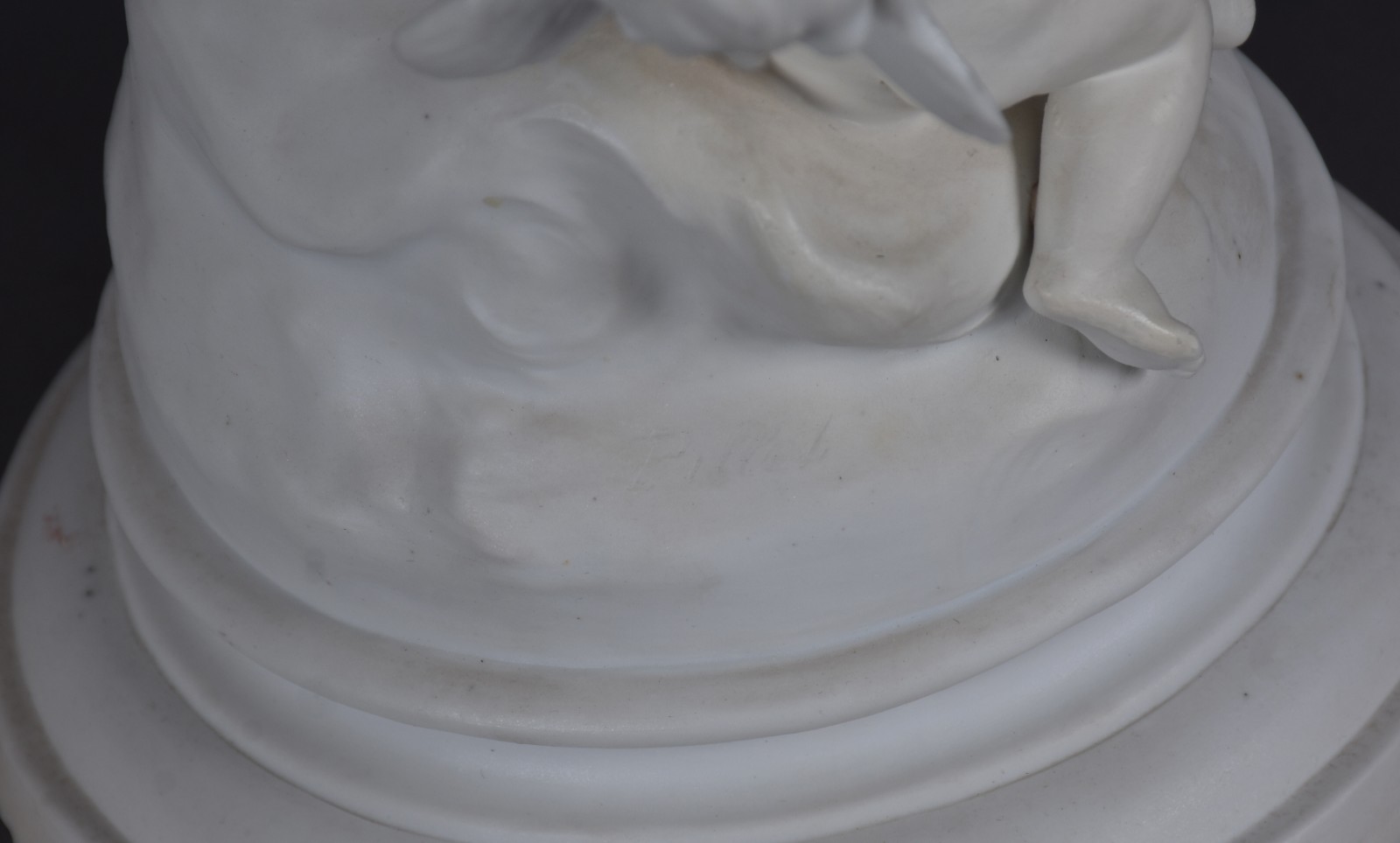 Escultura em biscuit ninfa e anjo Polle. - foto 8 de 9