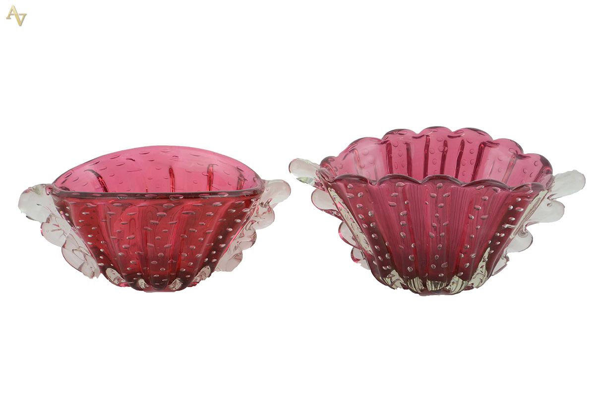 Dois bows de murano na cor rosa, Itália década de 60. Medidas 30 x 16...